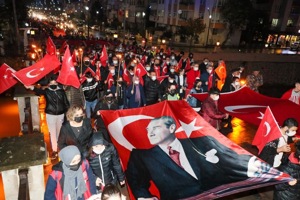 Cumhuriyet coşkusu tüm yurtta! Fener alaylarına yüz binlerce vatandaş katıldı - Sayfa 7