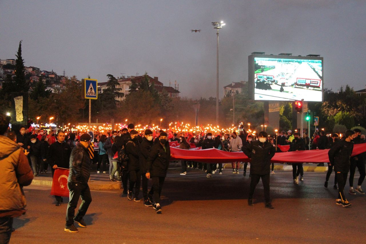 Cumhuriyet coşkusu tüm yurtta! Fener alaylarına yüz binlerce vatandaş katıldı - Sayfa 14