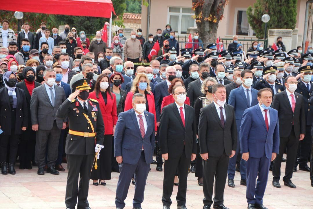 Türkiye kırmızıya büründü! Cumhuriyetimizin 98. yılı tüm yurtta coşkuyla kutlandı! - Sayfa 9