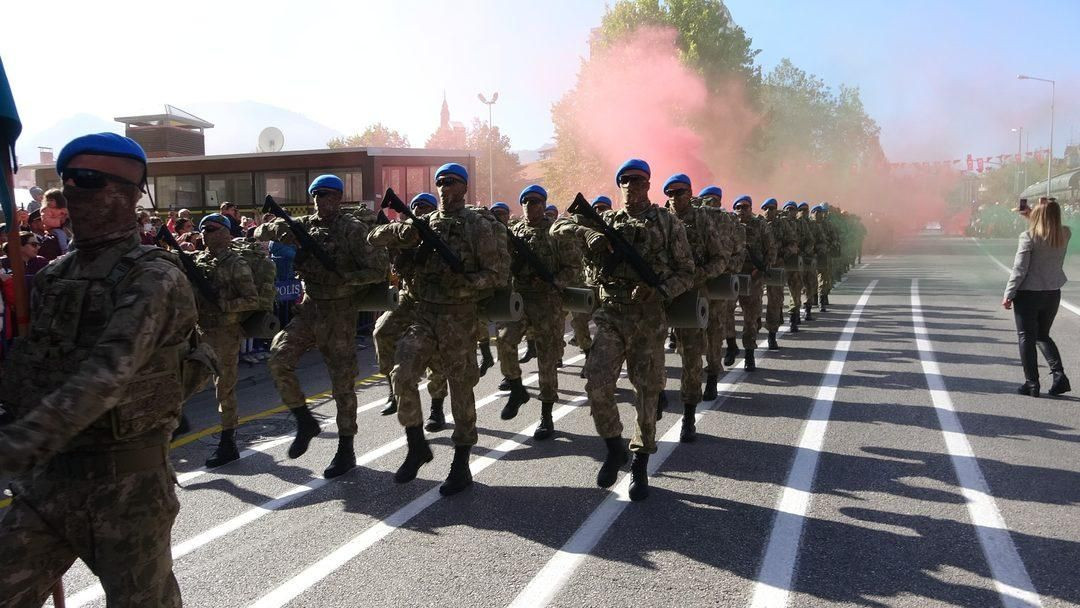 Türkiye kırmızıya büründü! Cumhuriyetimizin 98. yılı tüm yurtta coşkuyla kutlandı! - Sayfa 18