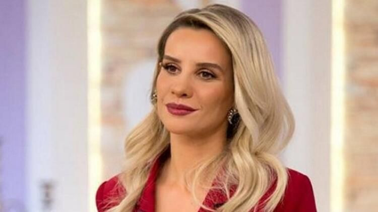 Esra Erol bir zamanlar figürandı! Cennet Mahallesi'nde hayat kadını rolüyle hayranlarını şaşırttı! - Sayfa 6