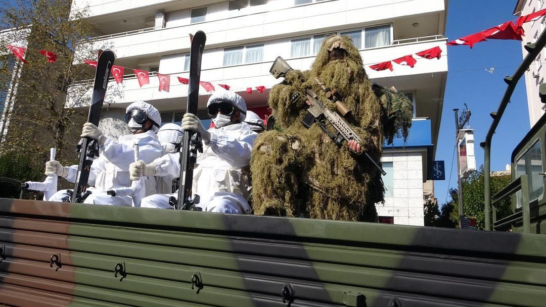 Türkiye kırmızıya büründü! Cumhuriyetimizin 98. yılı tüm yurtta coşkuyla kutlandı! - Sayfa 25