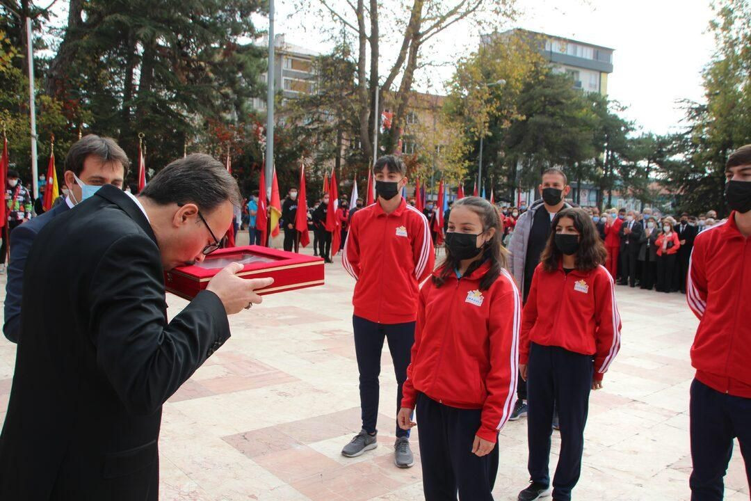 Türkiye kırmızıya büründü! Cumhuriyetimizin 98. yılı tüm yurtta coşkuyla kutlandı! - Sayfa 8