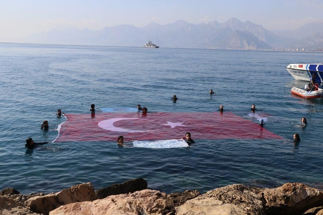 Türkiye kırmızıya büründü! Cumhuriyetimizin 98. yılı tüm yurtta coşkuyla kutlandı! - Sayfa 16