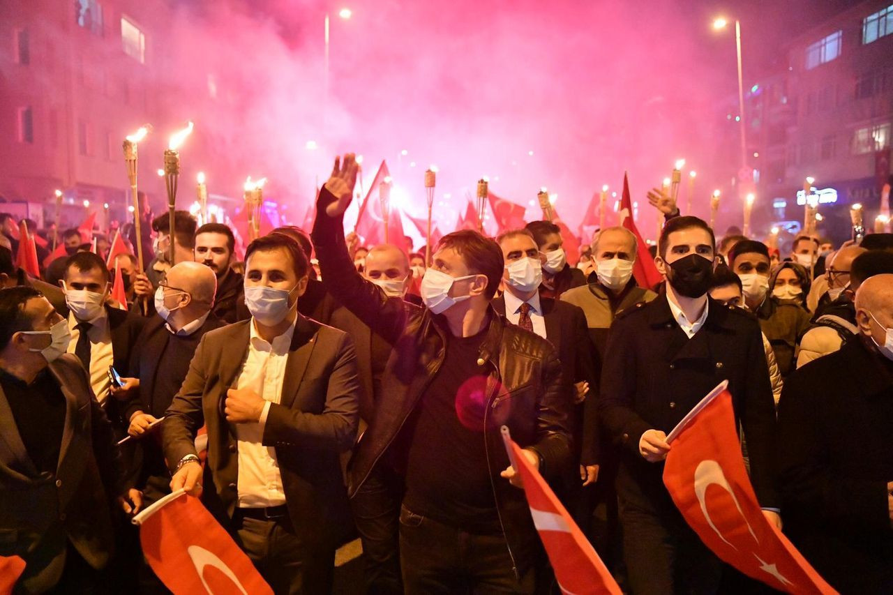 Cumhuriyet coşkusu tüm yurtta! Fener alaylarına yüz binlerce vatandaş katıldı - Sayfa 22