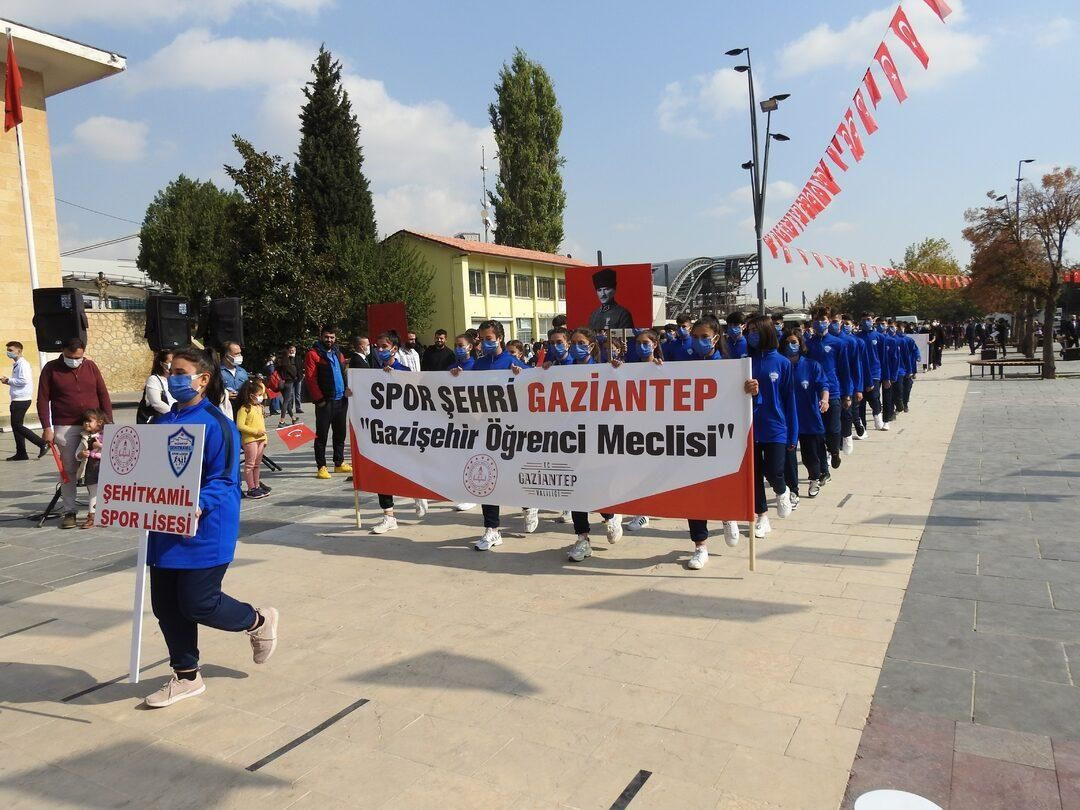 Türkiye kırmızıya büründü! Cumhuriyetimizin 98. yılı tüm yurtta coşkuyla kutlandı! - Sayfa 6