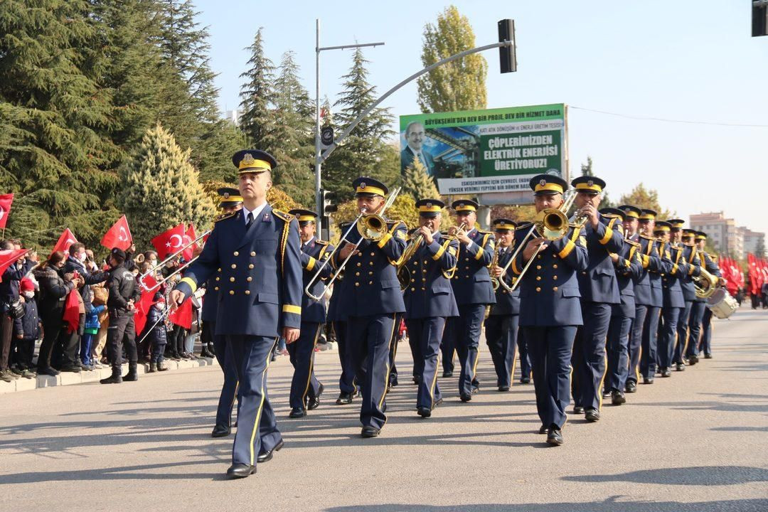 Türkiye kırmızıya büründü! Cumhuriyetimizin 98. yılı tüm yurtta coşkuyla kutlandı! - Sayfa 35