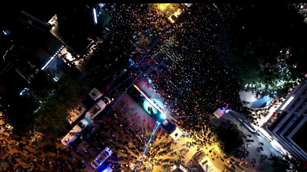 Cumhuriyet coşkusu tüm yurtta! Fener alaylarına yüz binlerce vatandaş katıldı - Sayfa 30