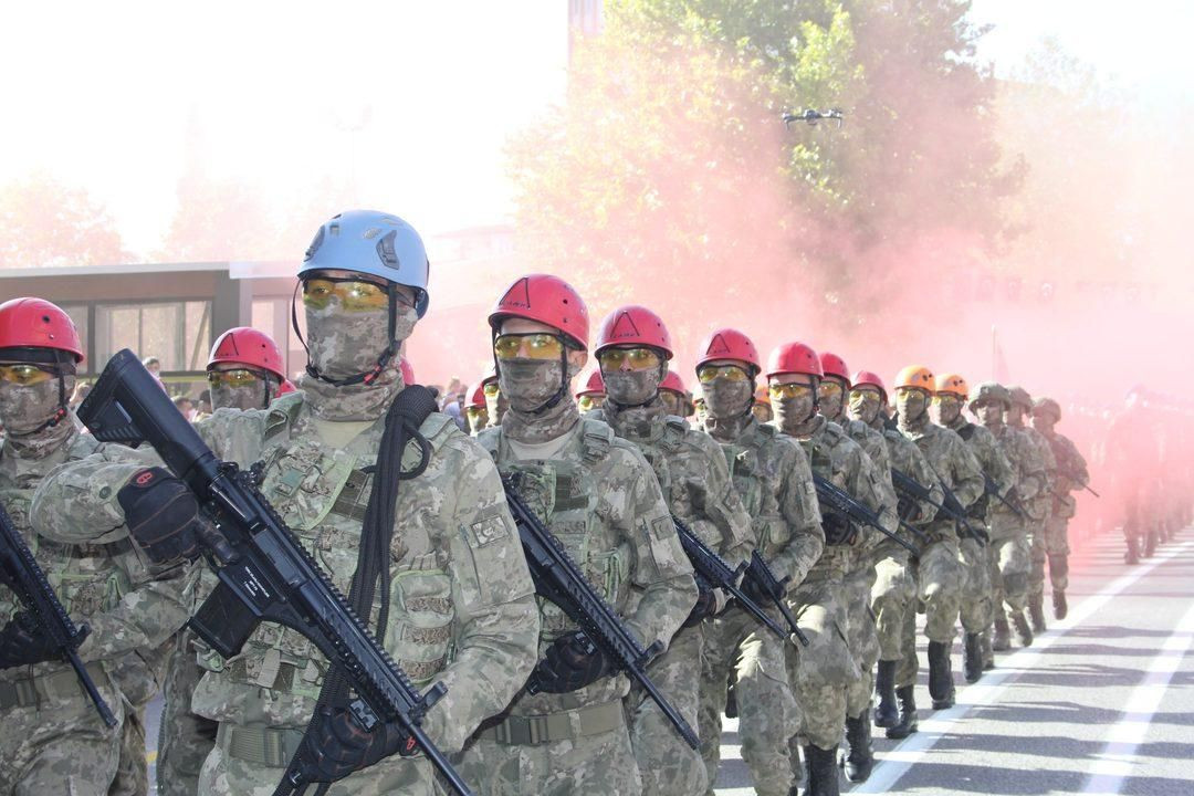 Türkiye kırmızıya büründü! Cumhuriyetimizin 98. yılı tüm yurtta coşkuyla kutlandı! - Sayfa 32