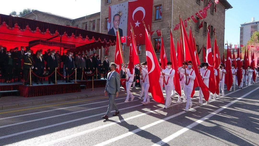 Türkiye kırmızıya büründü! Cumhuriyetimizin 98. yılı tüm yurtta coşkuyla kutlandı! - Sayfa 26