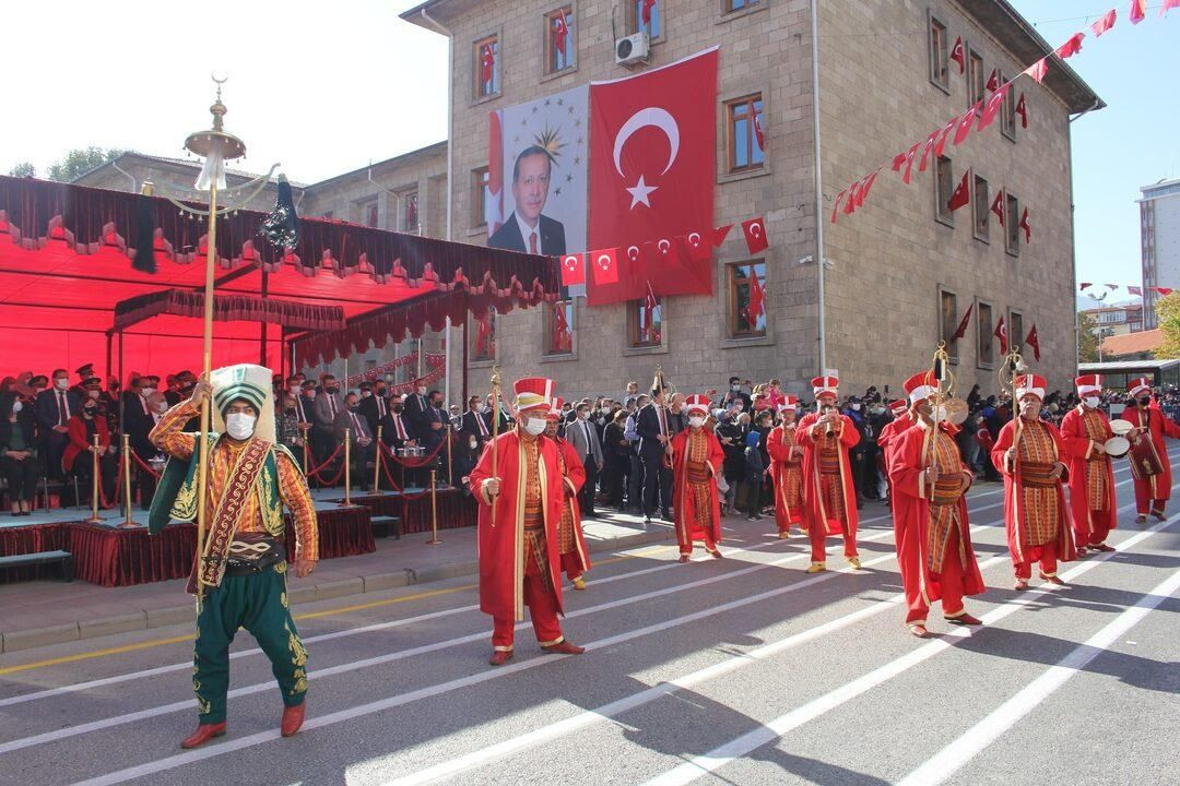 Türkiye kırmızıya büründü! Cumhuriyetimizin 98. yılı tüm yurtta coşkuyla kutlandı! - Sayfa 20