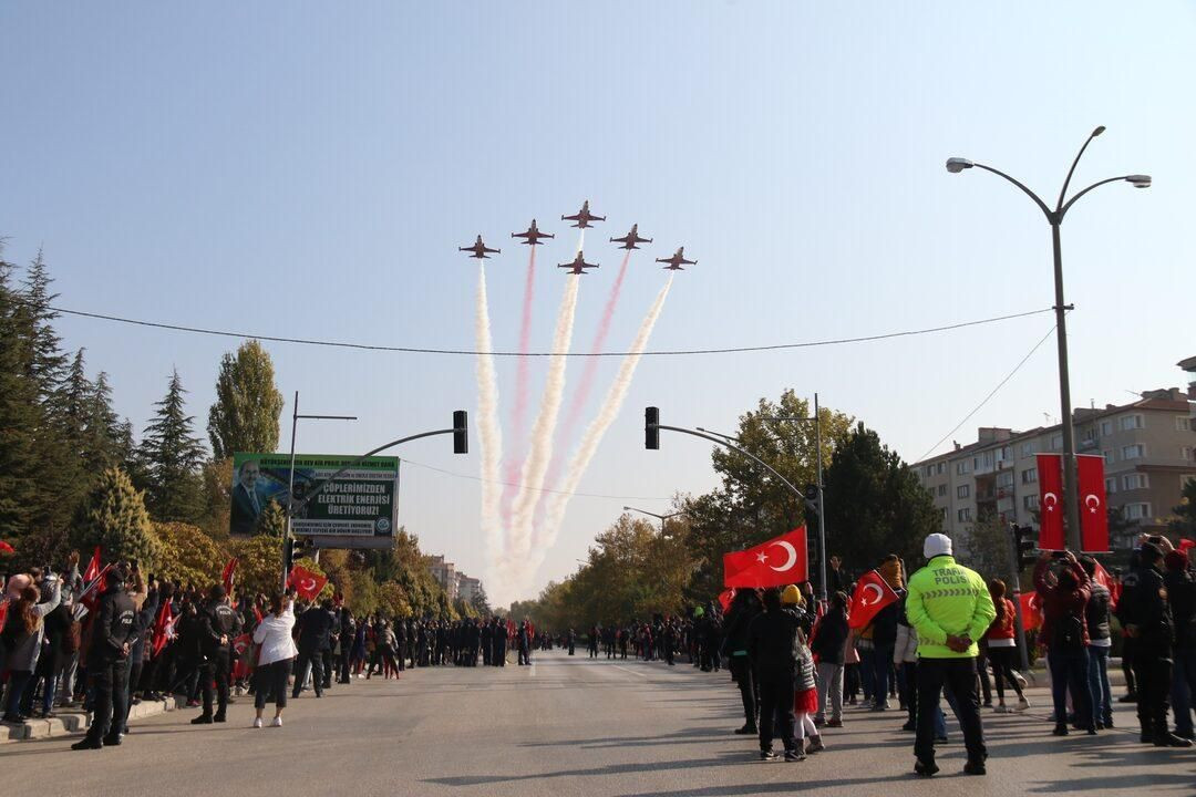 Türkiye kırmızıya büründü! Cumhuriyetimizin 98. yılı tüm yurtta coşkuyla kutlandı! - Sayfa 36
