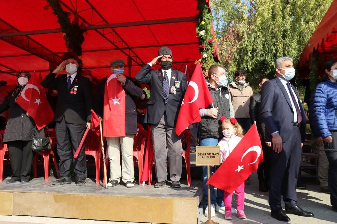 Türkiye kırmızıya büründü! Cumhuriyetimizin 98. yılı tüm yurtta coşkuyla kutlandı! - Sayfa 33