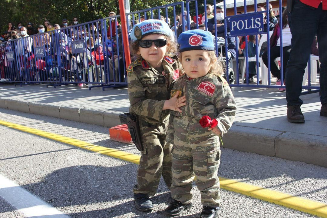 Türkiye kırmızıya büründü! Cumhuriyetimizin 98. yılı tüm yurtta coşkuyla kutlandı! - Sayfa 29