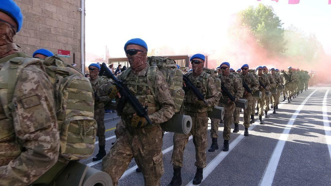 Türkiye kırmızıya büründü! Cumhuriyetimizin 98. yılı tüm yurtta coşkuyla kutlandı! - Sayfa 30