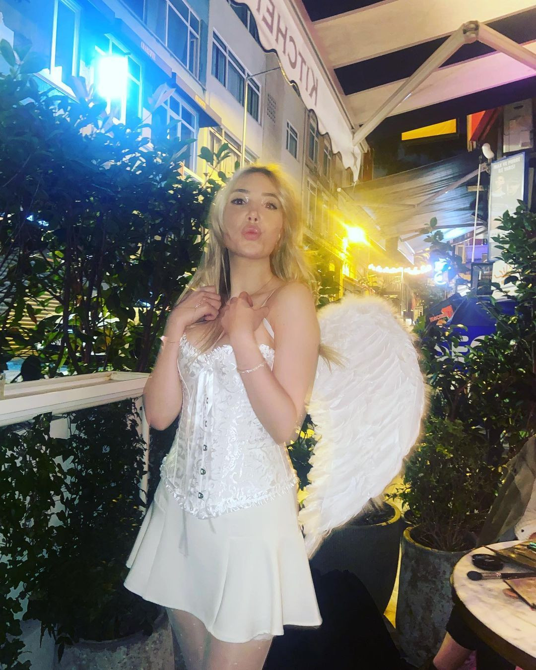 Birbirinden iddialı kostümleriyle ünlü isimler Cadılar Bayramı (Hallowen) partisine damga vurdu - Sayfa 17