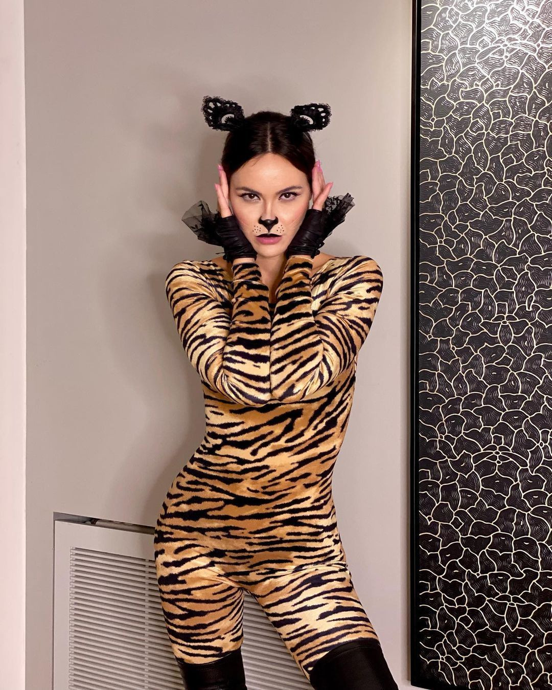 Birbirinden iddialı kostümleriyle ünlü isimler Cadılar Bayramı (Hallowen) partisine damga vurdu - Sayfa 21