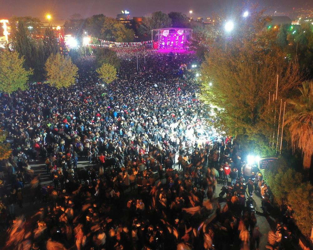 Duman konserinde yürekleri ağza getiren anlar! Canlarını hiçe saydılar - Sayfa 8