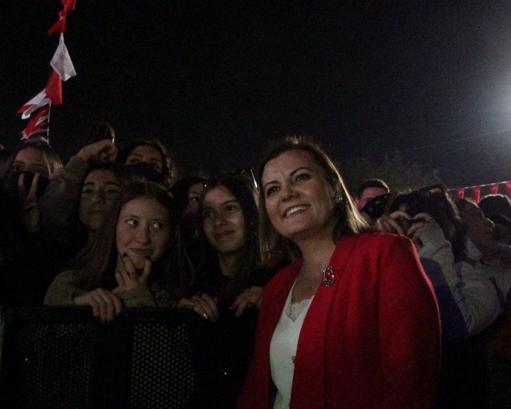 Duman konserinde yürekleri ağza getiren anlar! Canlarını hiçe saydılar - Sayfa 9