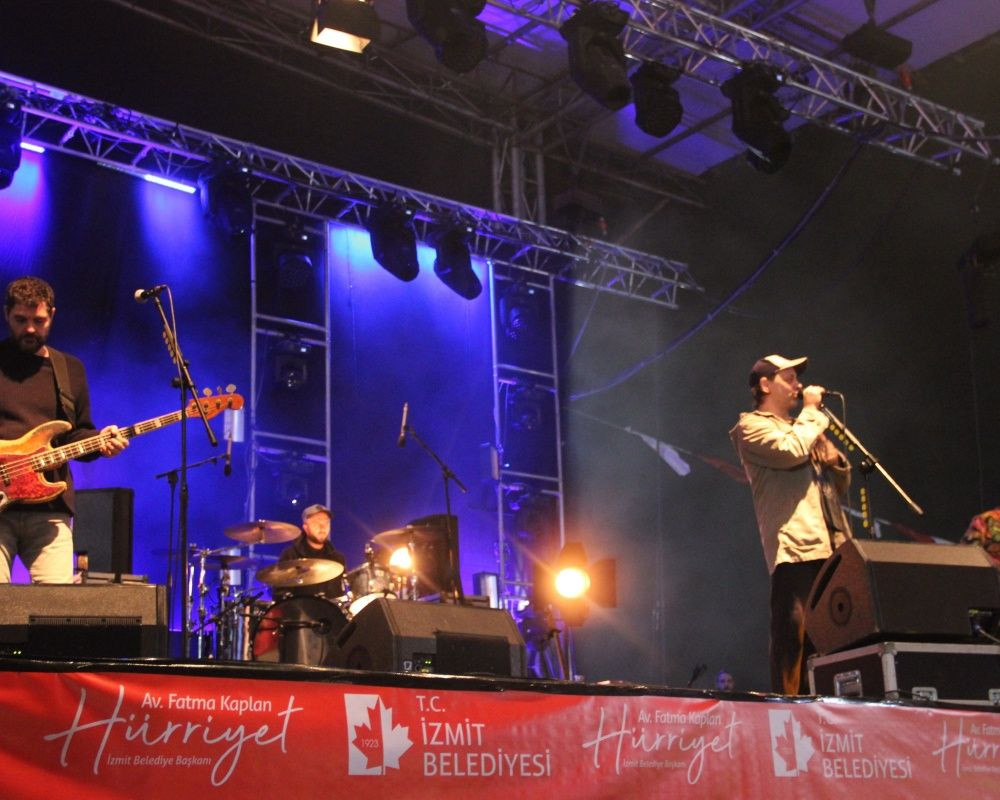 Duman konserinde yürekleri ağza getiren anlar! Canlarını hiçe saydılar - Sayfa 10