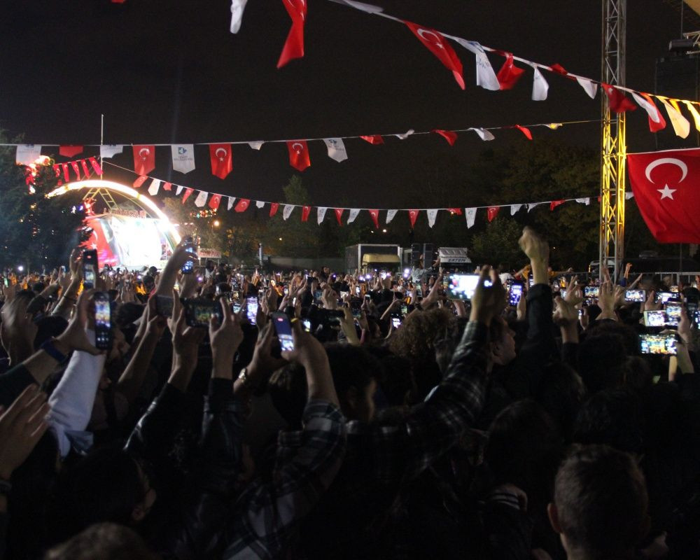 Duman konserinde yürekleri ağza getiren anlar! Canlarını hiçe saydılar - Sayfa 14