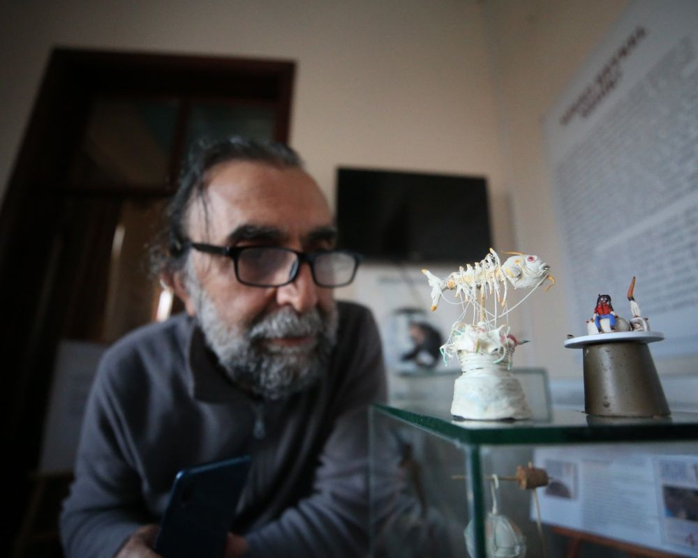 Dünyada bir ilk! Çiğnenmiş cikletler çevre kirliliğine dikkat çekmek için heykele dönüştürüldü - Sayfa 8