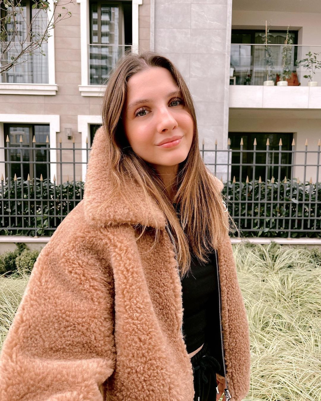 Selena'nın Nazlı'sı Dilara Kurtulmuş büyüdü! Son haliyle kendine hayran bıraktı - Sayfa 22