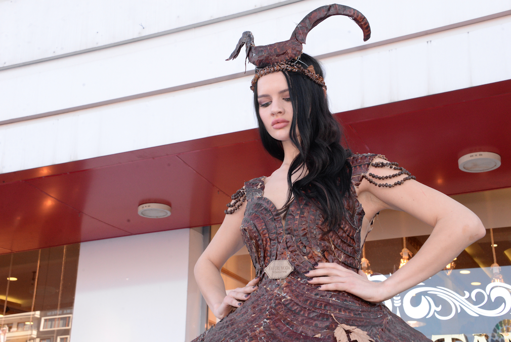 Doğaya dikkat çekmek için tasarlanan gelinlikler görenleri şaşırttı - Sayfa 7