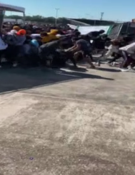 8 kişinin ezilerek can verdiği konserde Kylie Jenner ve Kendall Jenner hiçbir şey olmamış gibi cesetlerin arasından geçtiler - Sayfa 28