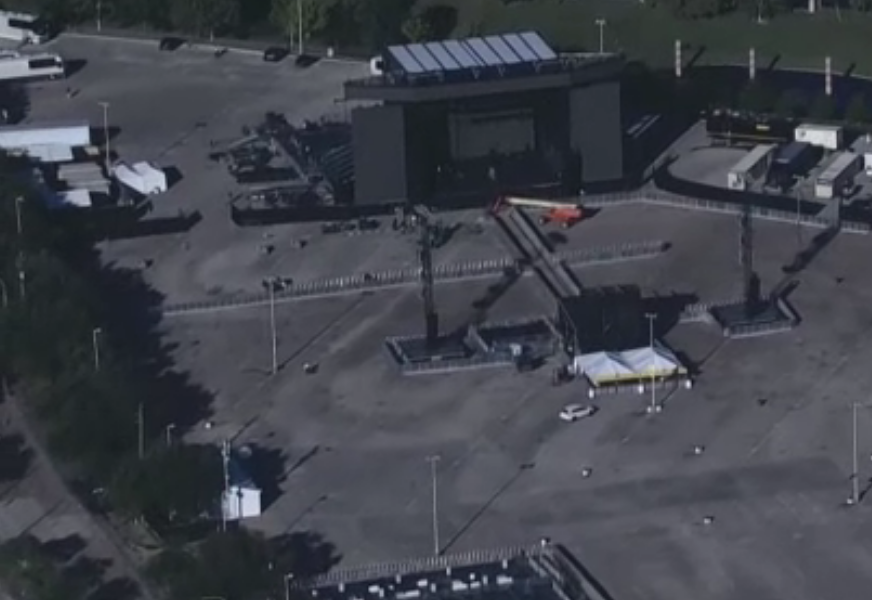 8 kişinin ezilerek can verdiği konserde Kylie Jenner ve Kendall Jenner hiçbir şey olmamış gibi cesetlerin arasından geçtiler - Sayfa 22