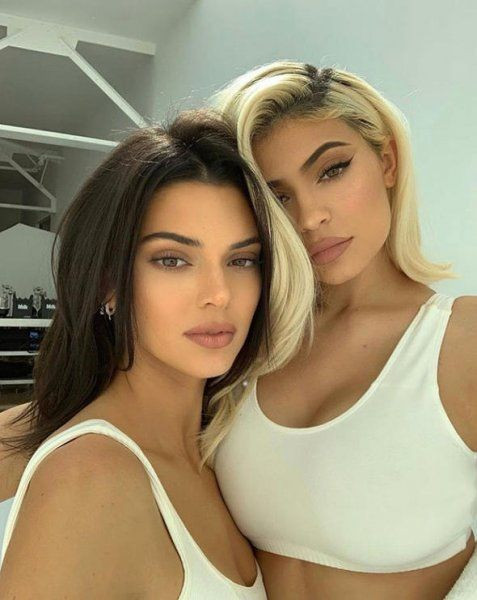 8 kişinin ezilerek can verdiği konserde Kylie Jenner ve Kendall Jenner hiçbir şey olmamış gibi cesetlerin arasından geçtiler - Sayfa 9