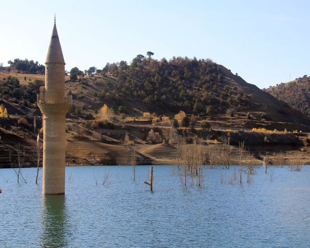 Sivas'ta baraj suyu çekildi, cami minaresi ortaya çıktı - Sayfa 9