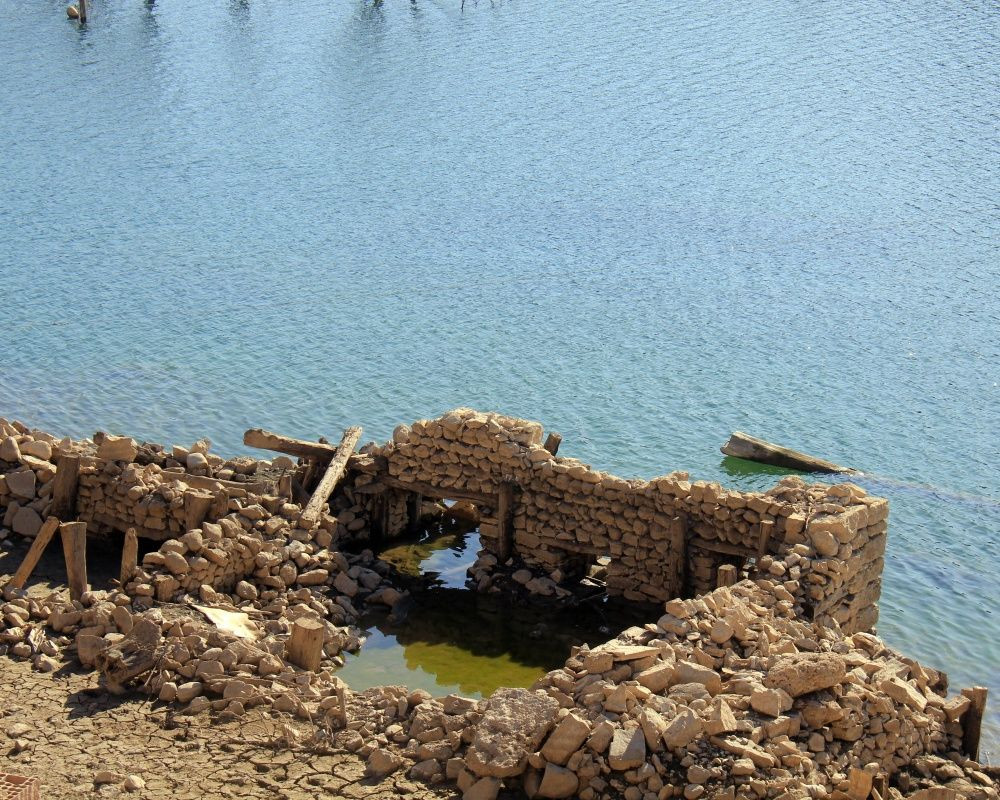 Sivas'ta baraj suyu çekildi, cami minaresi ortaya çıktı - Sayfa 12