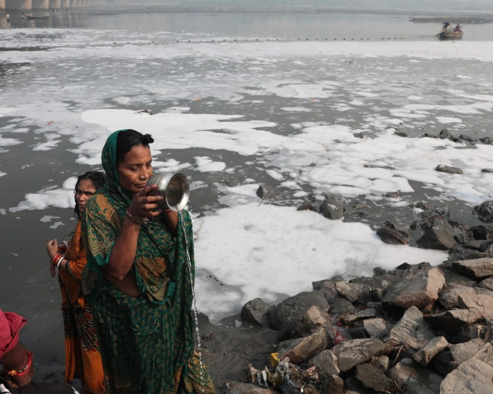 Hindistan'da korkutan görüntü... Yamuna Nehri tamamen zehirli köpükle kaplandı - Sayfa 5