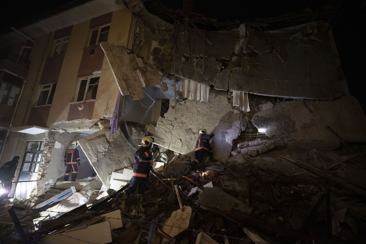 Ankara'da 3 katlı binada patlama! Bölgeden yeni görüntüler ulaştı - Sayfa 21