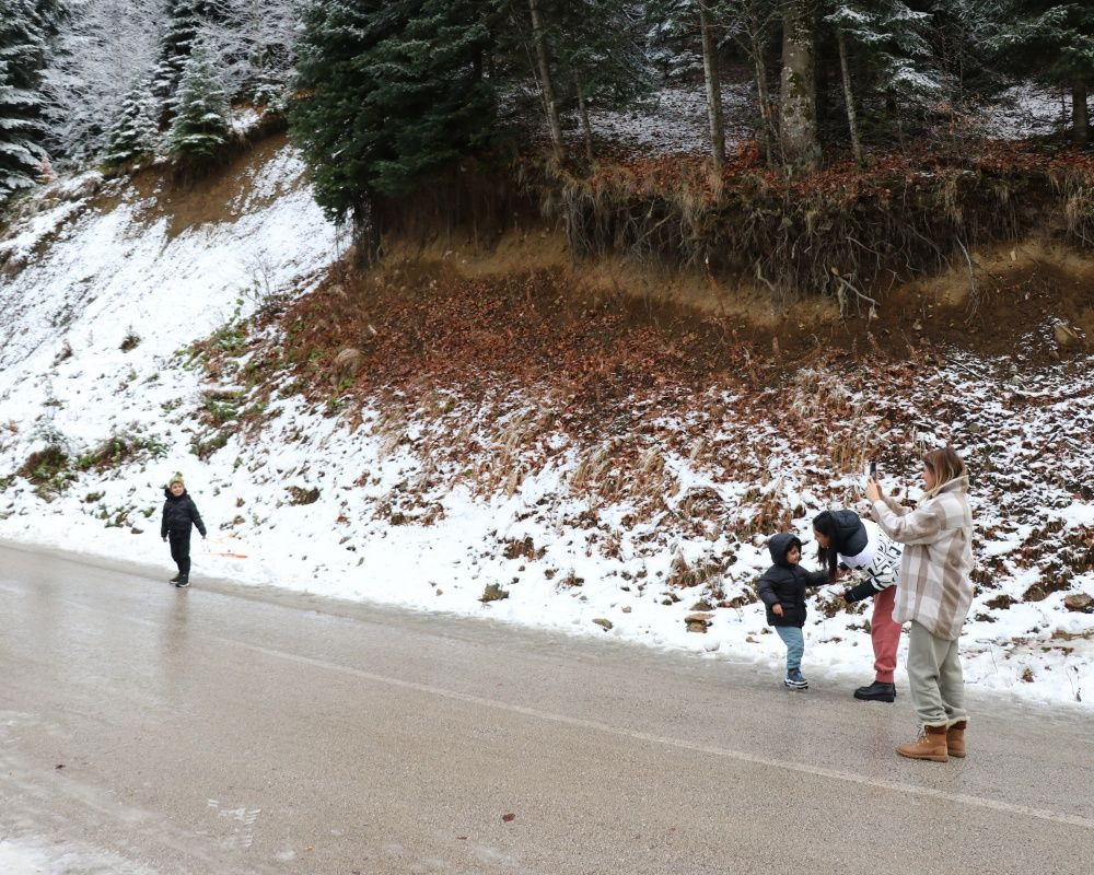 Yedigöller Milli Parkı yolu beyaz örtüyle kaplandı, ortaya eşsiz manzaralar çıktı - Sayfa 9