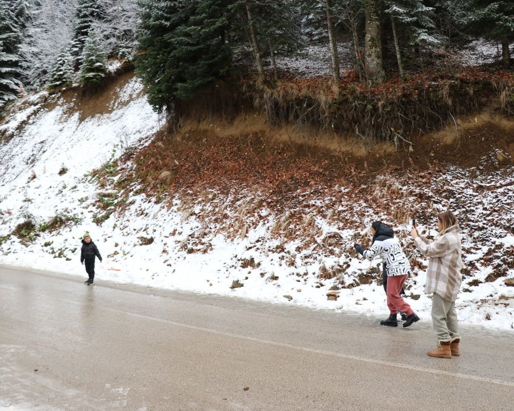 Yedigöller Milli Parkı yolu beyaz örtüyle kaplandı, ortaya eşsiz manzaralar çıktı - Sayfa 10
