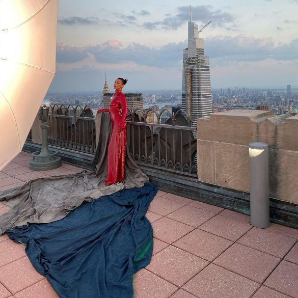 Sibel Can ile dünyaca ünlü model Bella Hadid pişti oldu! Aynı elbiseyi giydiler - Sayfa 13