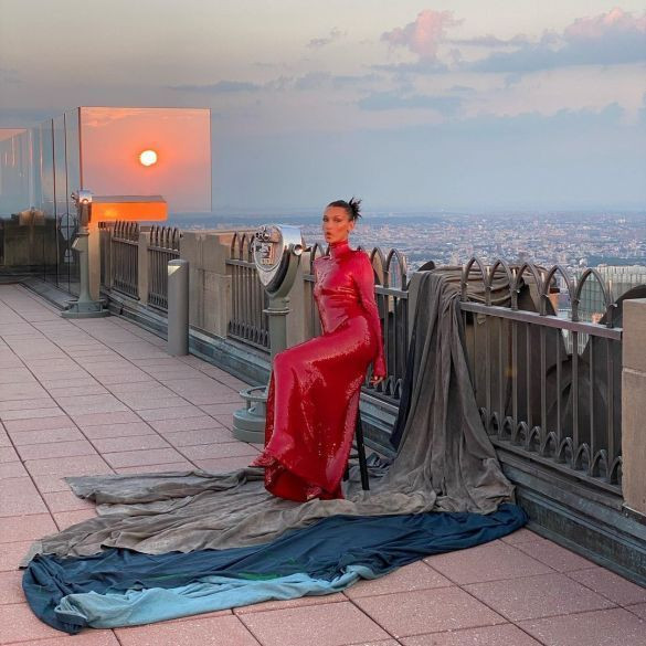 Sibel Can ile dünyaca ünlü model Bella Hadid pişti oldu! Aynı elbiseyi giydiler - Sayfa 15