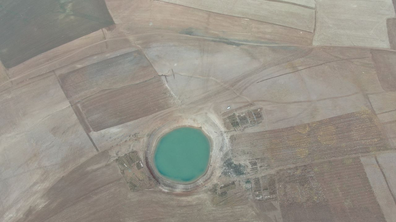 Sular çekilince ortaya çıktı! Devasa obruk drone ile görüntülendi - Sayfa 8