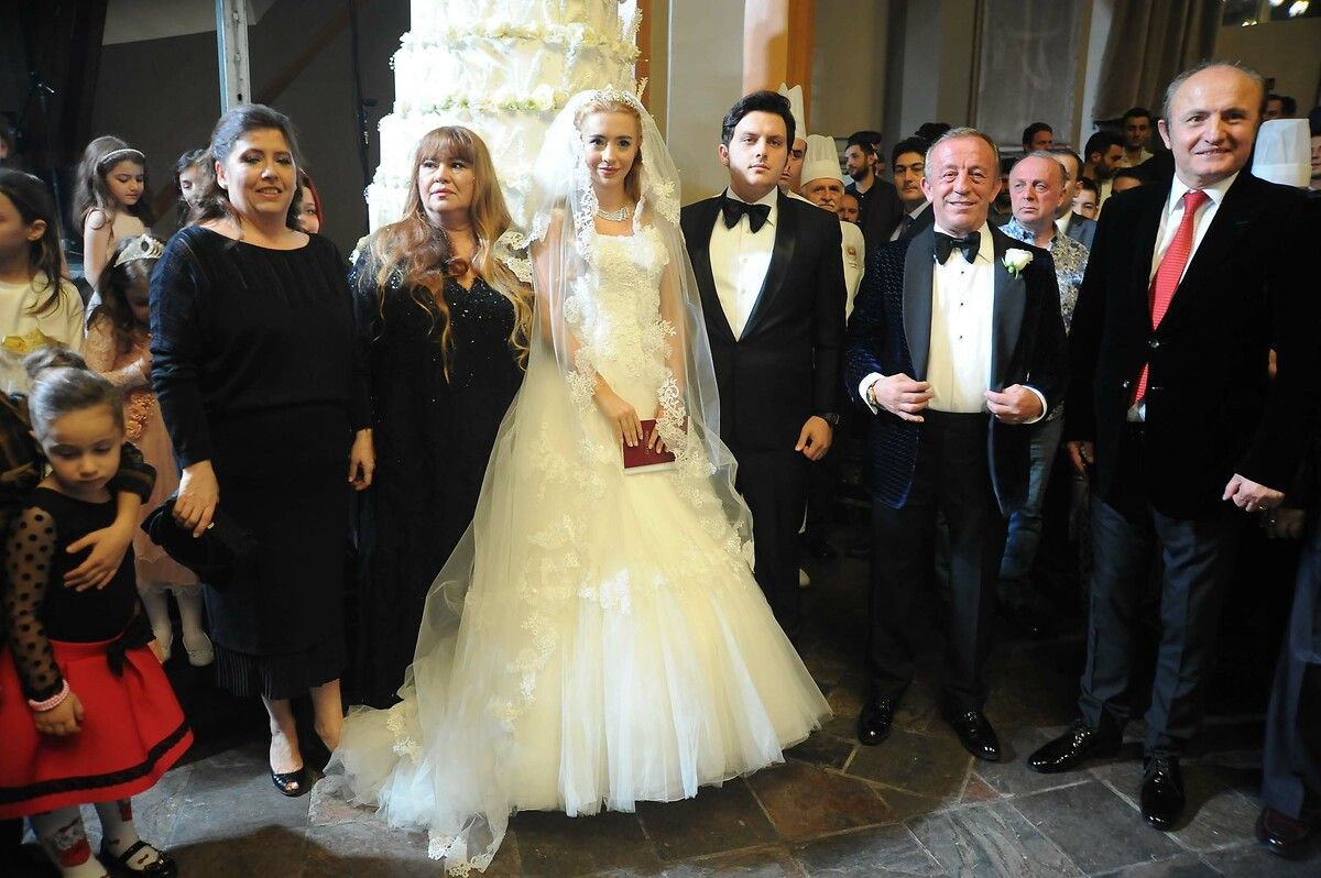 Ali Ağaoğlu üçüncü kez dede oldu! Erkek torununa hediyesi dudak uçuklattı - Sayfa 8