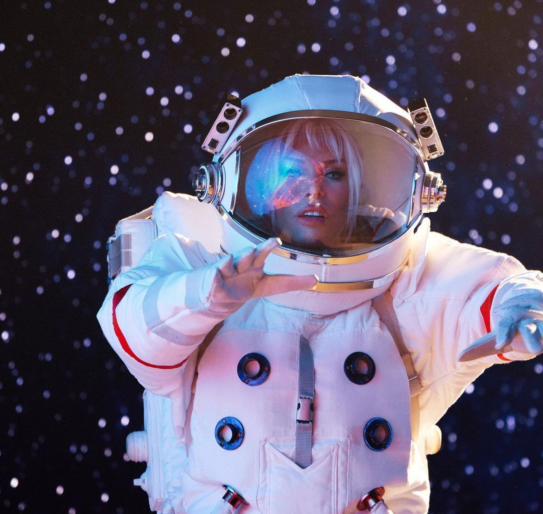 Ajda Pekkan'ın yeni klibinden ilk görüntüler ortalığı kasıp kavurdu - Sayfa 11