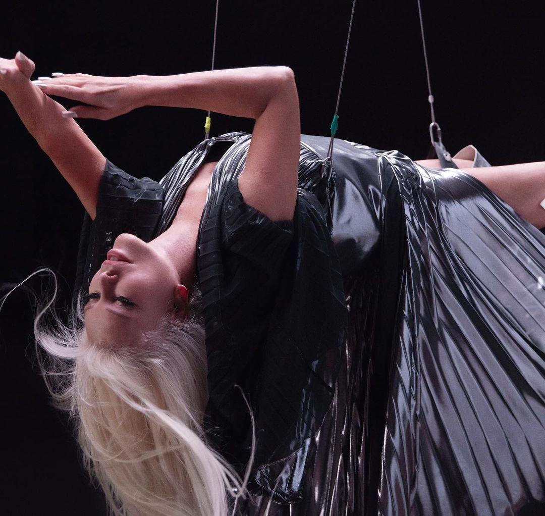 Ajda Pekkan'ın yeni klibinden ilk görüntüler ortalığı kasıp kavurdu - Sayfa 14