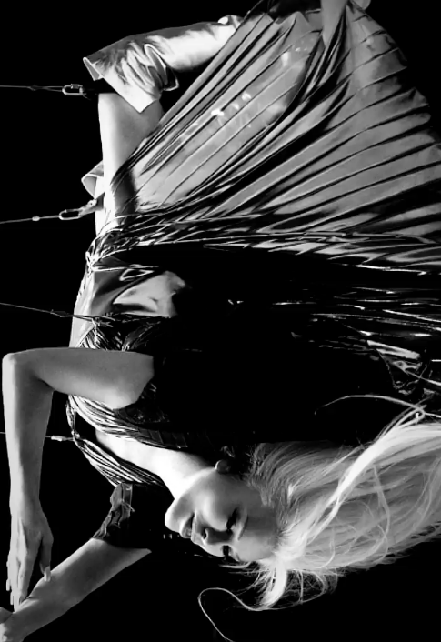 Ajda Pekkan'ın yeni klibinden ilk görüntüler ortalığı kasıp kavurdu - Sayfa 16