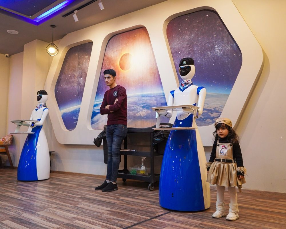 Bu restoranda yemekler robot garsonlar tarafından servis ediliyor - Sayfa 7