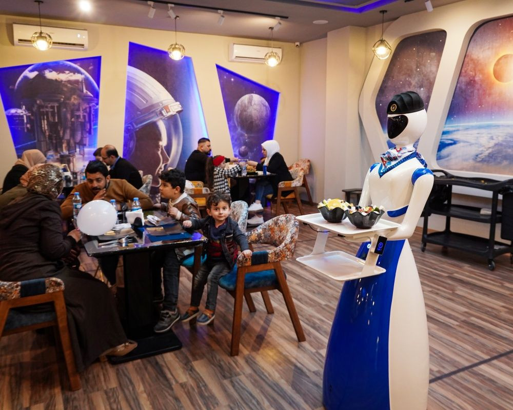Bu restoranda yemekler robot garsonlar tarafından servis ediliyor - Sayfa 8