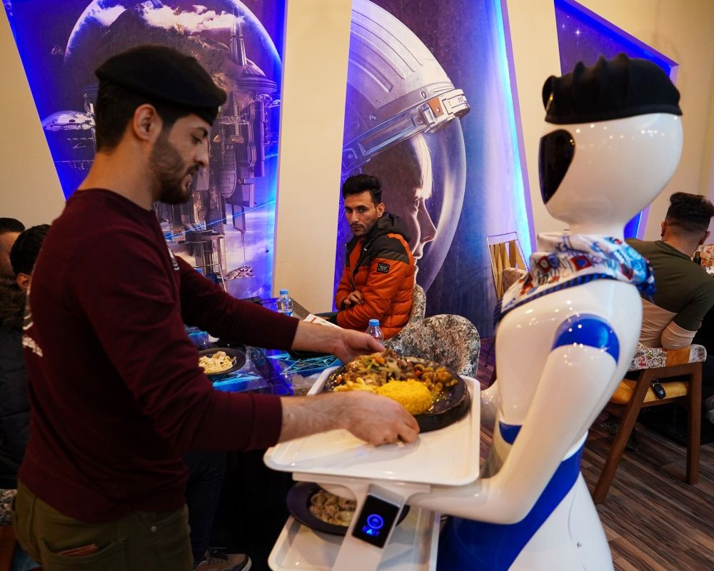 Bu restoranda yemekler robot garsonlar tarafından servis ediliyor - Sayfa 9