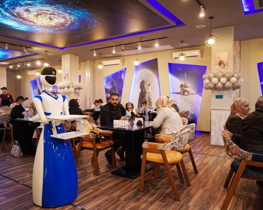 Bu restoranda yemekler robot garsonlar tarafından servis ediliyor - Sayfa 10