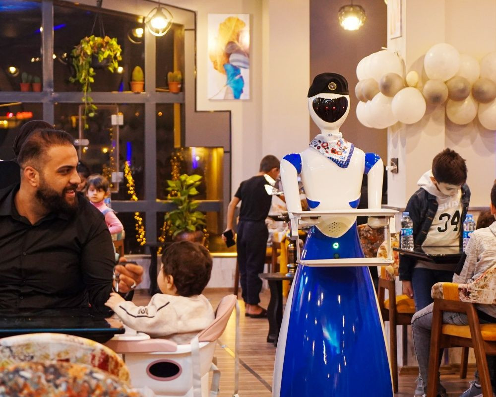 Bu restoranda yemekler robot garsonlar tarafından servis ediliyor - Sayfa 17