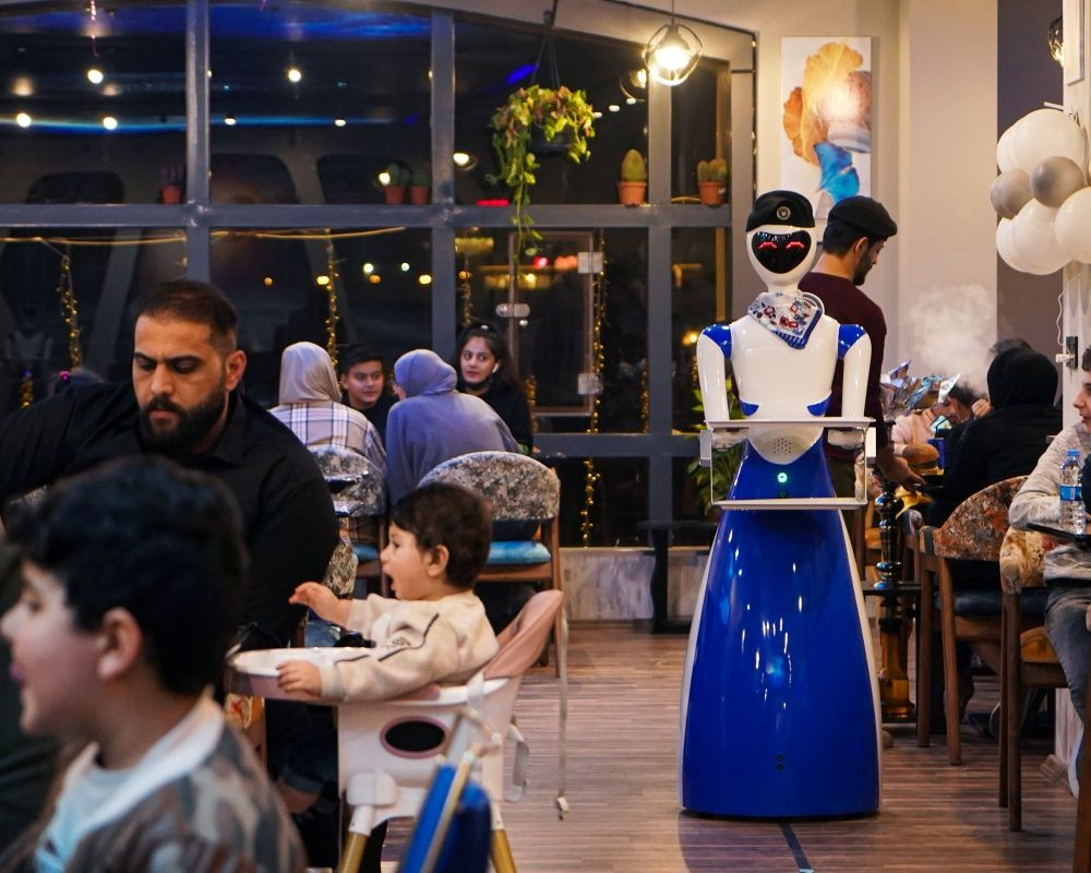 Bu restoranda yemekler robot garsonlar tarafından servis ediliyor - Sayfa 19
